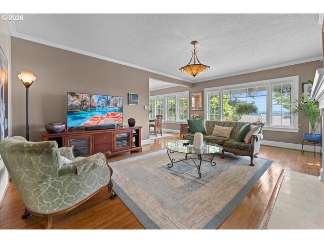 7231 S LAVIEW Dr, Portland, OR 97219