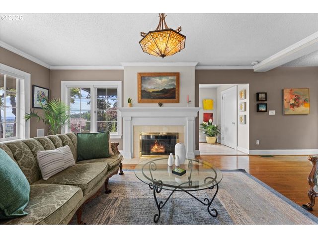 7231 S LAVIEW Dr, Portland, OR 97219