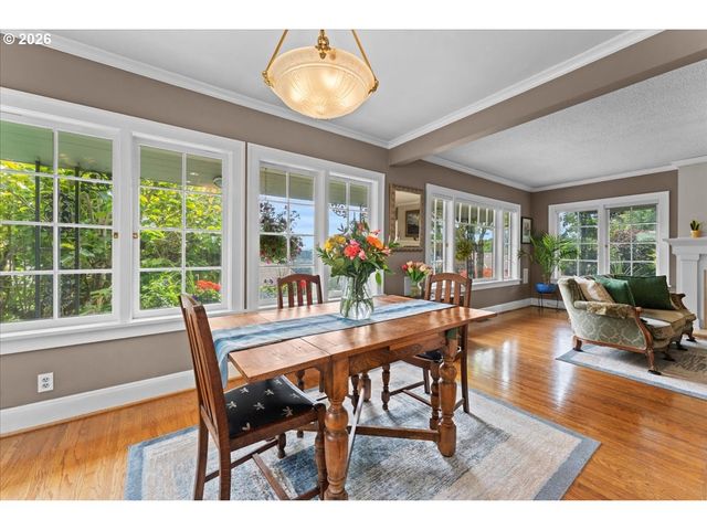 7231 S LAVIEW Dr, Portland, OR 97219