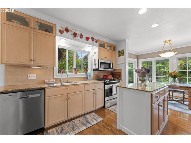 7231 S LAVIEW Dr, Portland, OR 97219