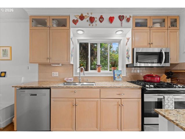 7231 S LAVIEW Dr, Portland, OR 97219