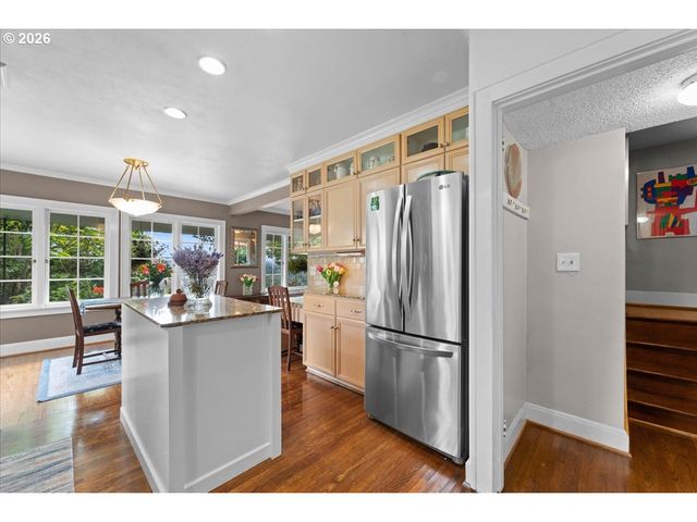 7231 S LAVIEW Dr, Portland, OR 97219