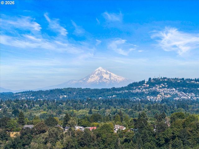7231 S LAVIEW Dr, Portland, OR 97219
