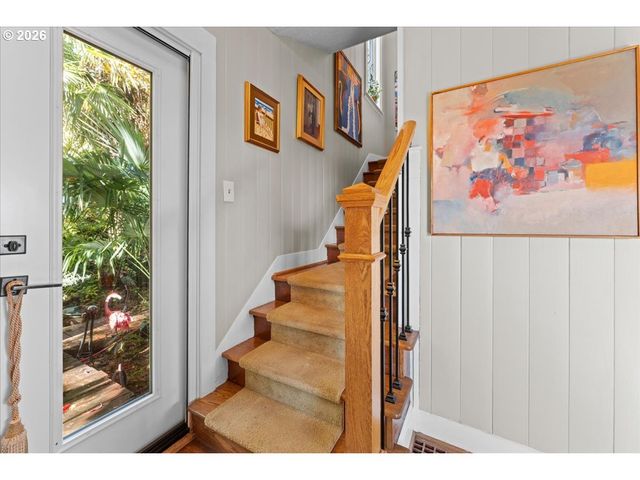 7231 S LAVIEW Dr, Portland, OR 97219