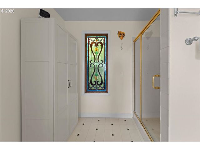 7231 S LAVIEW Dr, Portland, OR 97219
