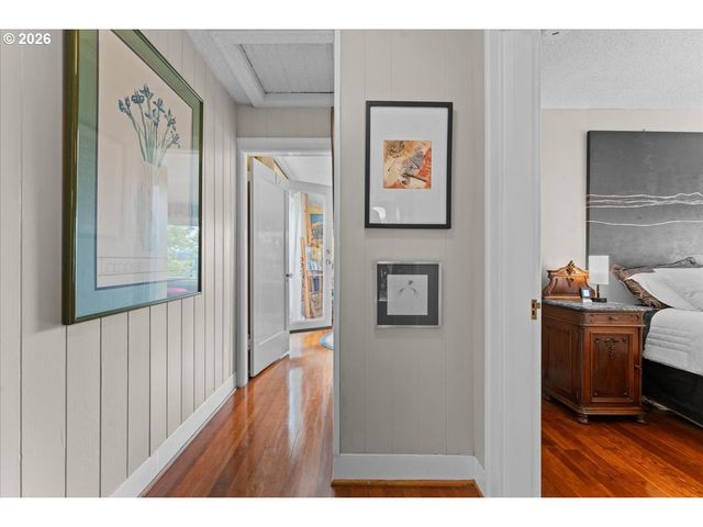 7231 S LAVIEW Dr, Portland, OR 97219