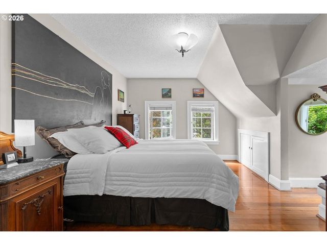 7231 S LAVIEW Dr, Portland, OR 97219