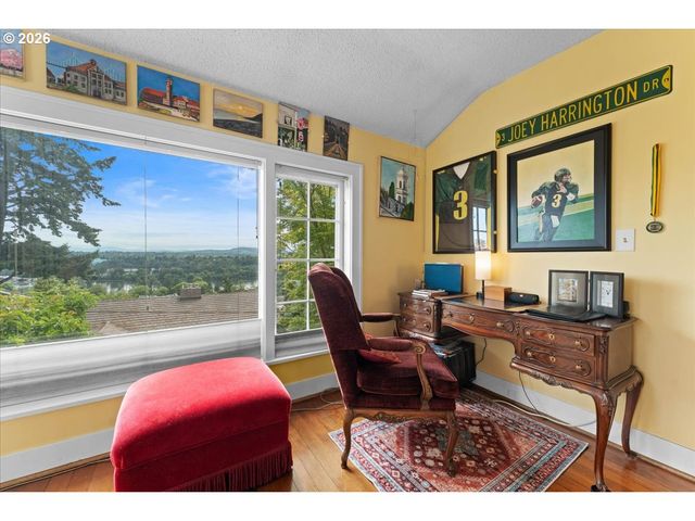 7231 S LAVIEW Dr, Portland, OR 97219