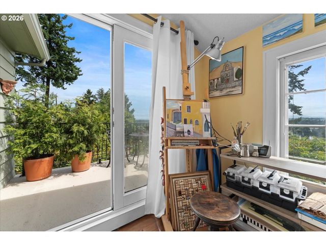 7231 S LAVIEW Dr, Portland, OR 97219