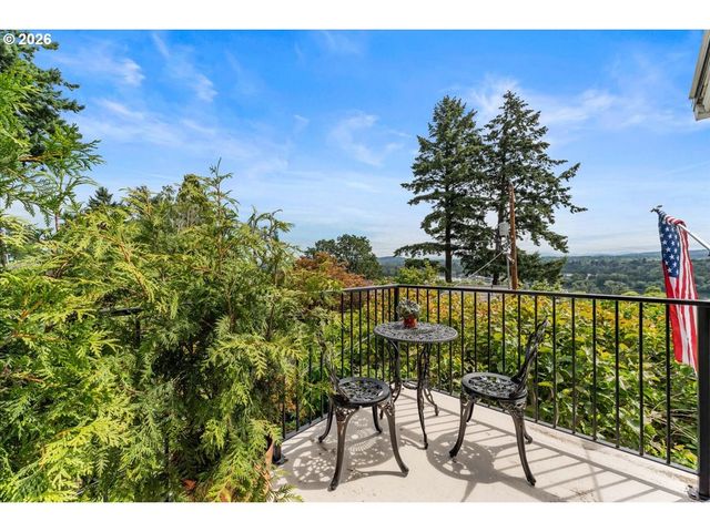 7231 S LAVIEW Dr, Portland, OR 97219