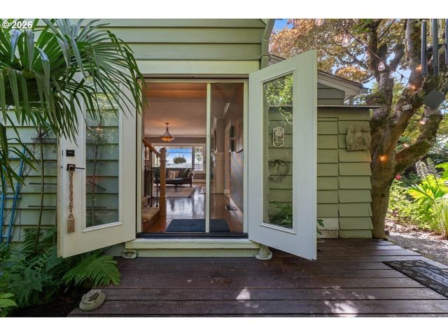 7231 S LAVIEW Dr, Portland, OR 97219
