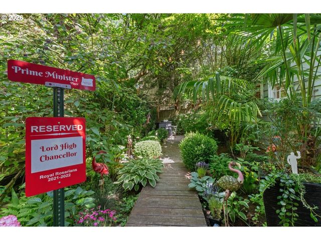 7231 S LAVIEW Dr, Portland, OR 97219