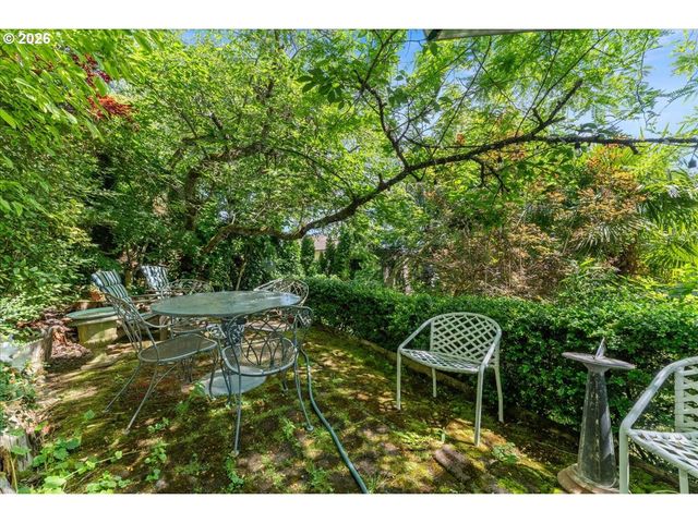 7231 S LAVIEW Dr, Portland, OR 97219