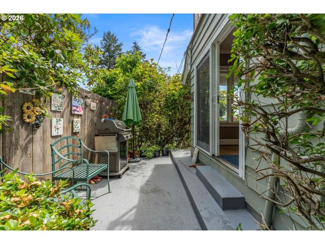 7231 S LAVIEW Dr, Portland, OR 97219