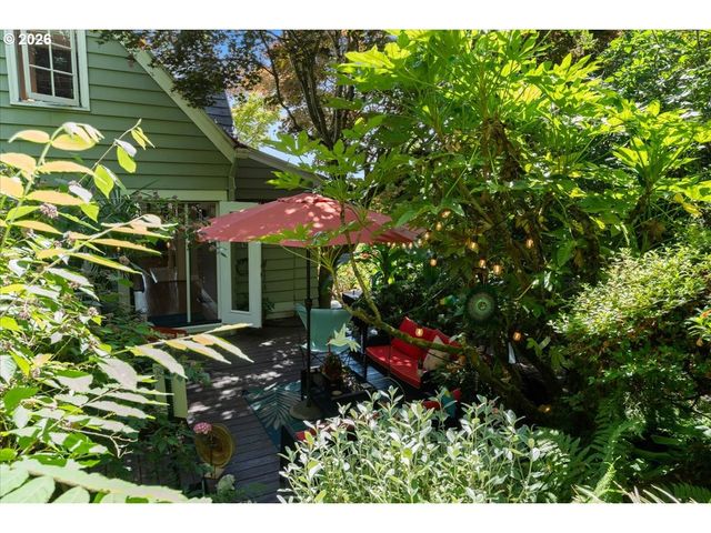 7231 S LAVIEW Dr, Portland, OR 97219