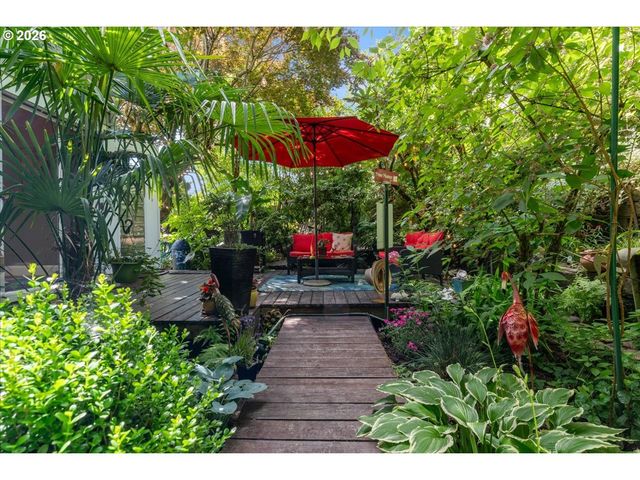 7231 S LAVIEW Dr, Portland, OR 97219