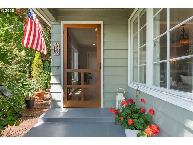 7231 S LAVIEW Dr, Portland, OR 97219