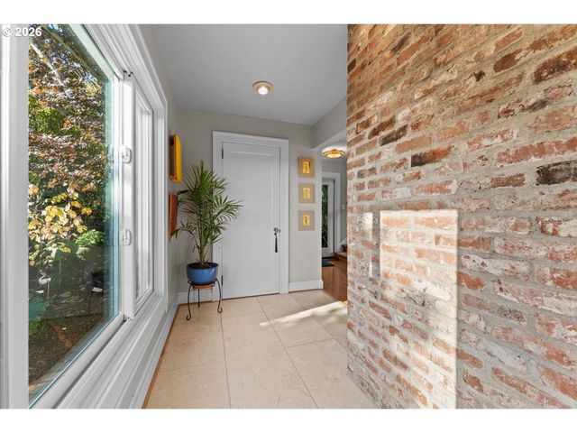7231 S LAVIEW Dr, Portland, OR 97219