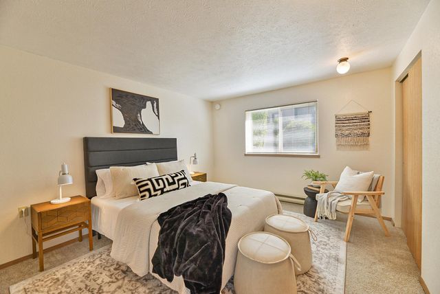 912 W Lincoln Pl, Spokane, WA 99204