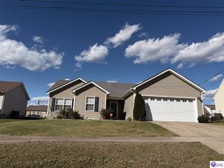121 Danbrook Court, Radcliff, KY 40160
