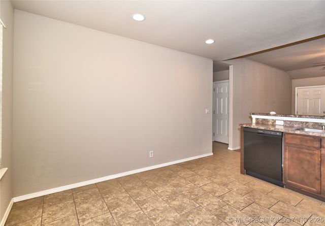 6709 N 128 East Avenue, Owasso, OK 74055