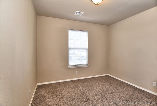 6709 N 128 East Avenue, Owasso, OK 74055