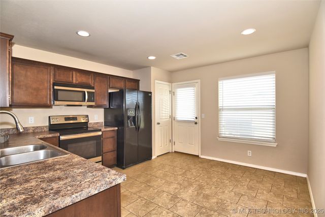 6709 N 128 East Avenue, Owasso, OK 74055