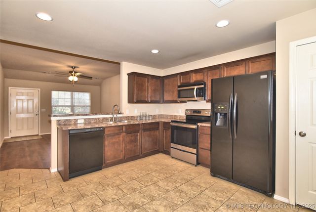 6709 N 128 East Avenue, Owasso, OK 74055