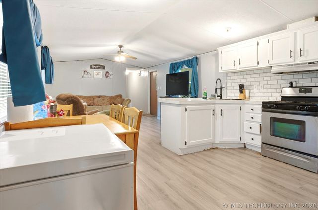 21594 W 885 Road, Cookson, OK 74427