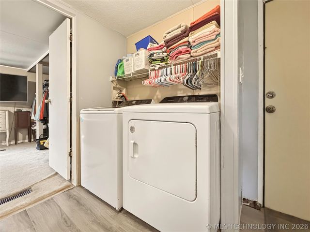 21594 W 885 Road, Cookson, OK 74427