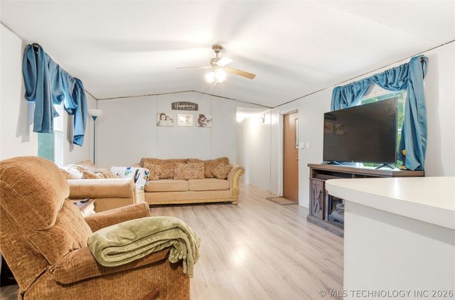 21594 W 885 Road, Cookson, OK 74427