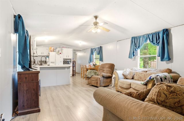 21594 W 885 Road, Cookson, OK 74427