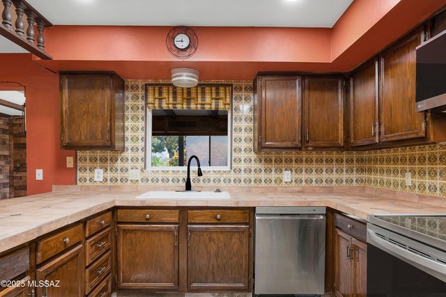 991 S La Bellota, Green Valley, AZ 85614