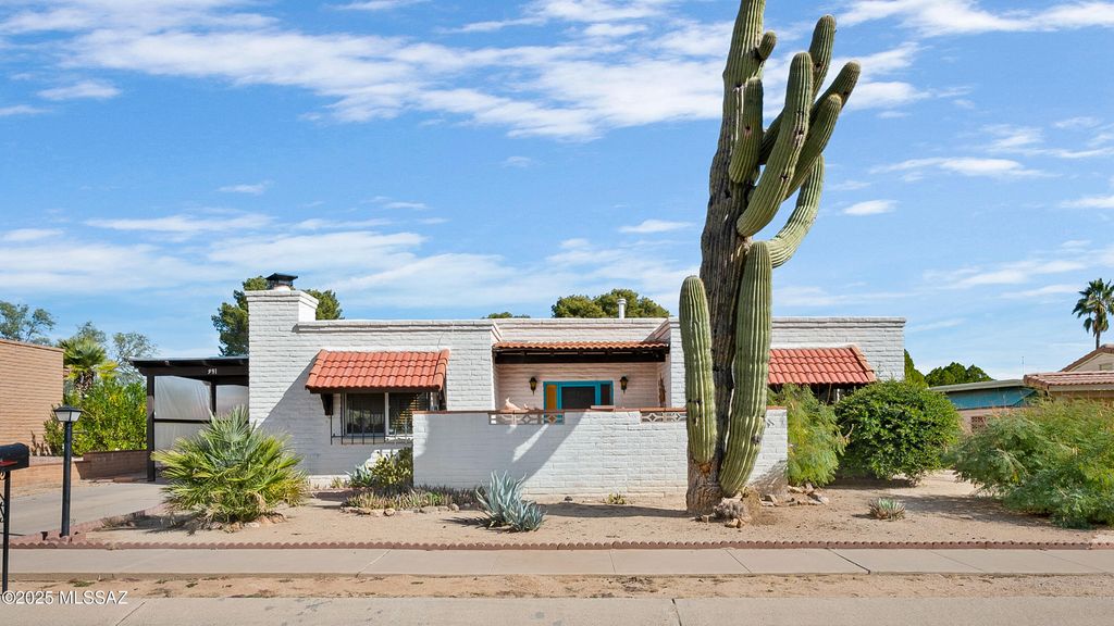 991 S La Bellota, Green Valley, AZ 85614