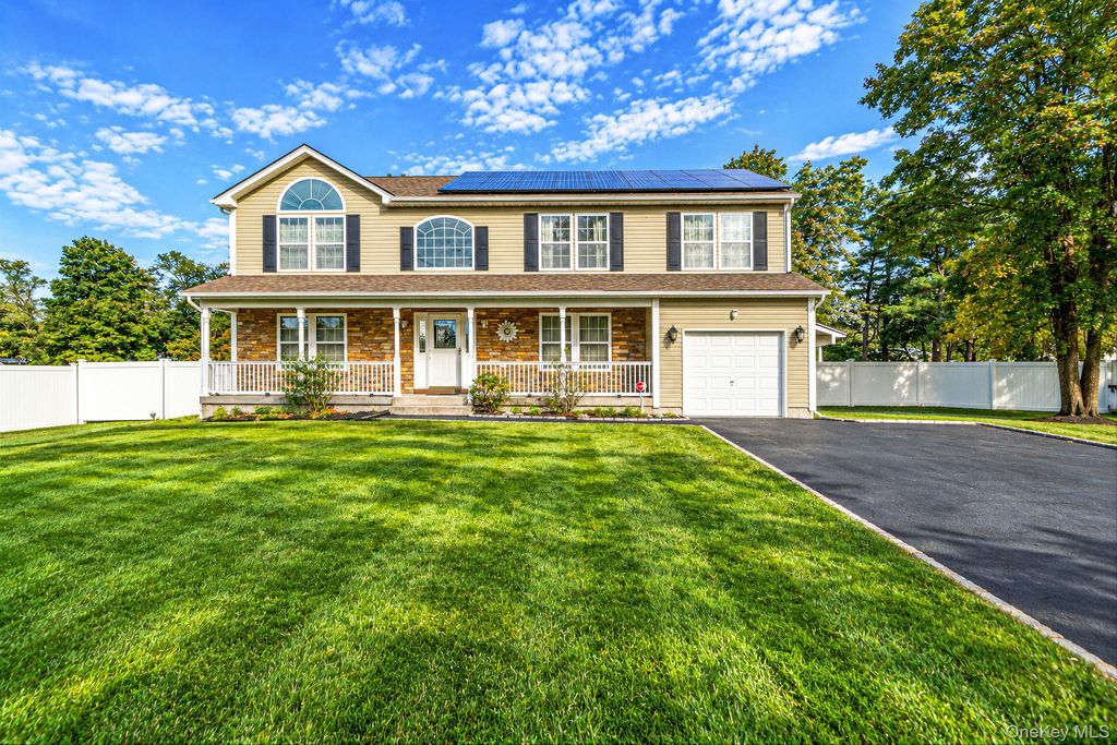 13 Glenmore Avenue, Brentwood, NY 11717 — photo 2