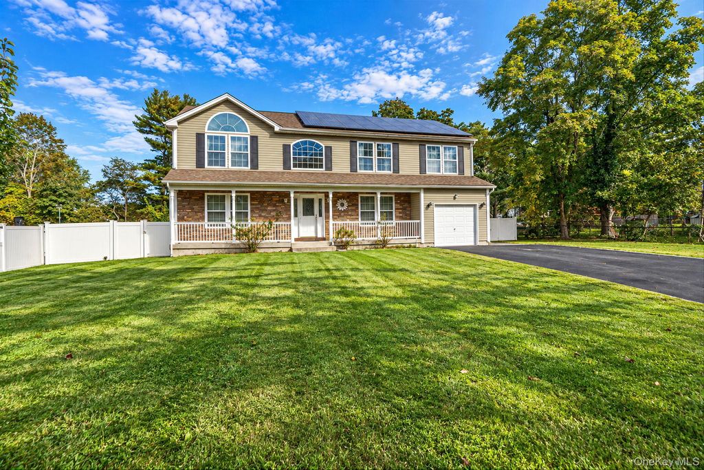 13 Glenmore Avenue, Brentwood, NY 11717 — photo 3