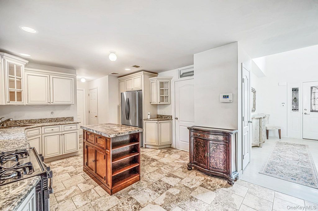 13 Glenmore Avenue, Brentwood, NY 11717 — photo 5
