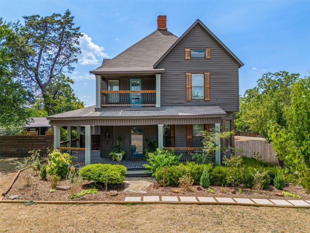 1005 N Trinity Street, Decatur, TX 76234