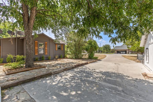 1005 N Trinity Street, Decatur, TX 76234