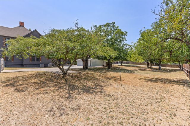 1005 N Trinity Street, Decatur, TX 76234
