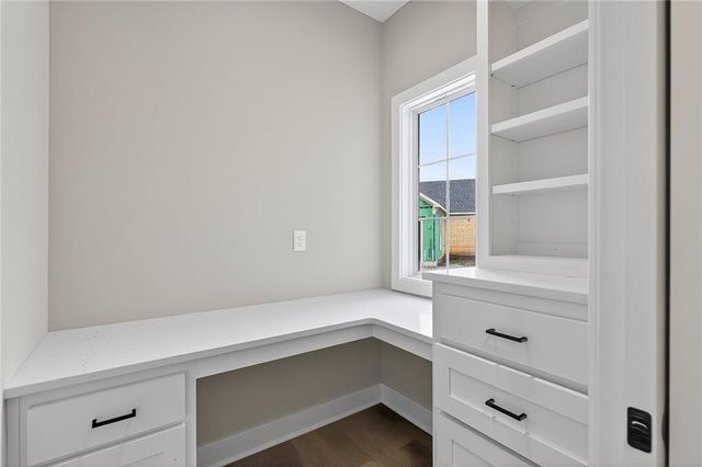 8281 Brockway Street, Lenexa, KS 66220