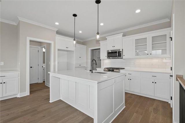 8281 Brockway Street, Lenexa, KS 66220