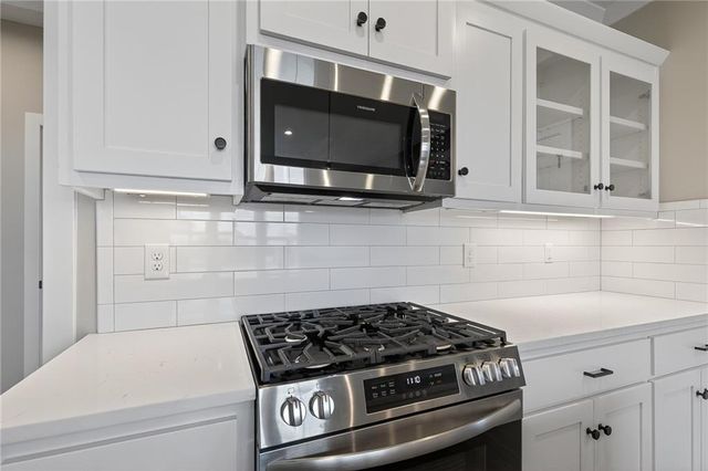 8281 Brockway Street, Lenexa, KS 66220