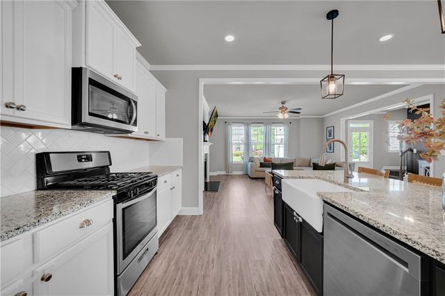 5124 Parkwood Drive, Flowery Branch, GA 30542