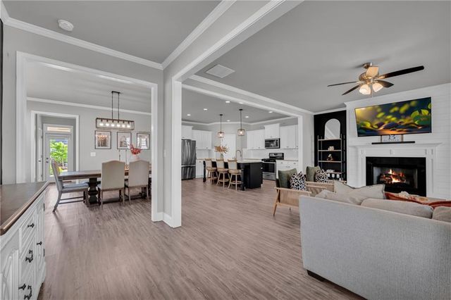 5124 Parkwood Drive, Flowery Branch, GA 30542
