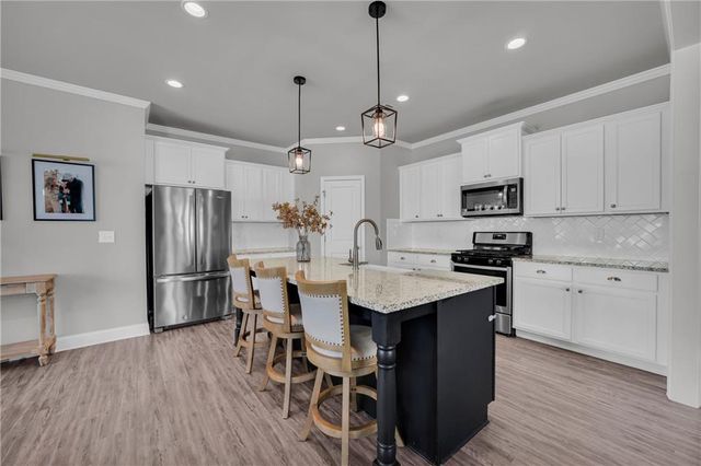 5124 Parkwood Drive, Flowery Branch, GA 30542