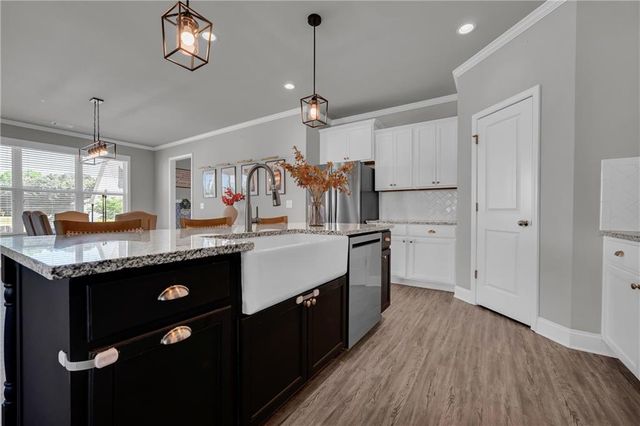 5124 Parkwood Drive, Flowery Branch, GA 30542