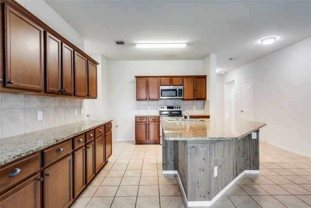 1060 Sadie Street, Forney, TX 75126