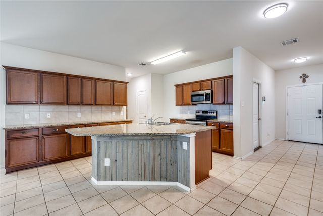 1060 Sadie Street, Forney, TX 75126