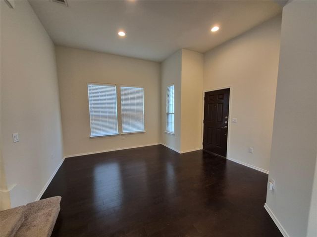 14000 Osmarea DR 77, Austin, TX 78717